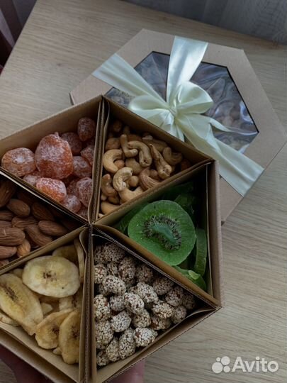 Подарочный набор сухофруктов и орехов