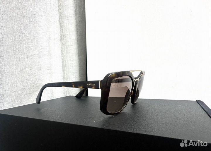Солнцезащитные очки prada