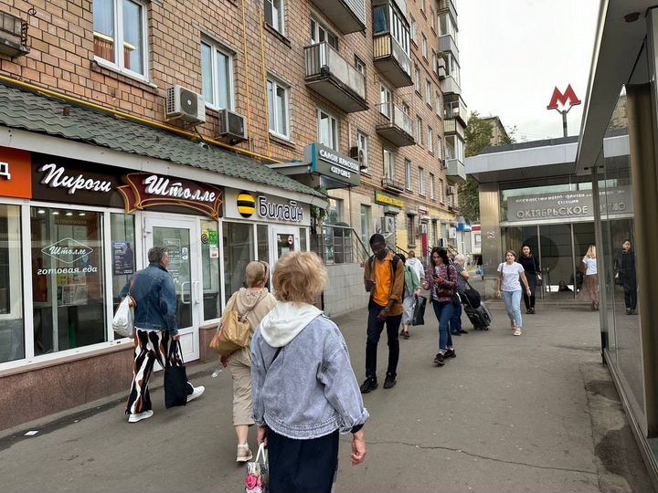 Место на супер трафике у метро и народной тропе, 2