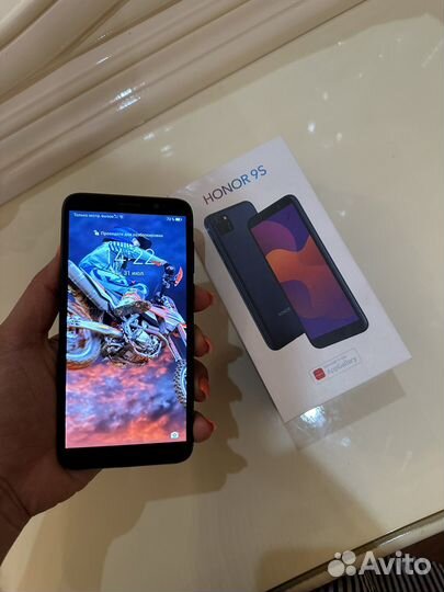 Телефон Honor 9s