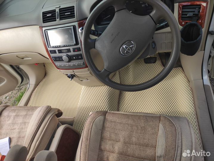Автомобильные коврики на Toyota Ipsum 20
