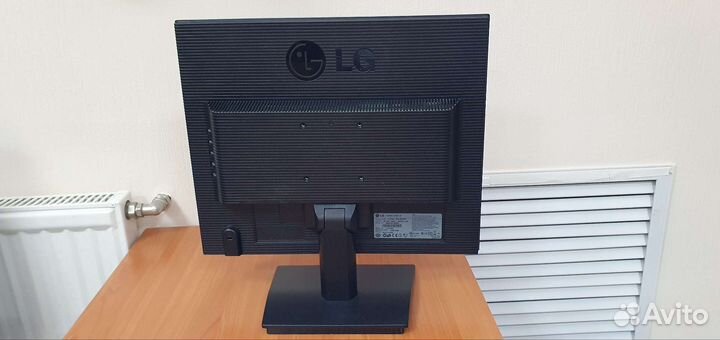 Монитор LG 19