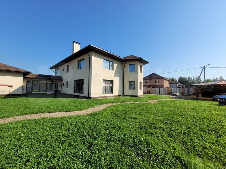 Дом 420 м² на участке 12 сот.