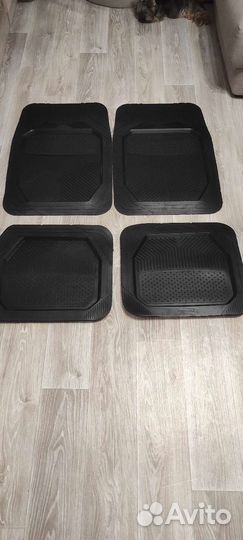 Резиновые коврики на Toyota rav4