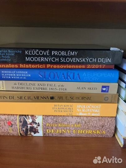 Книги и журналы по истории Словакии