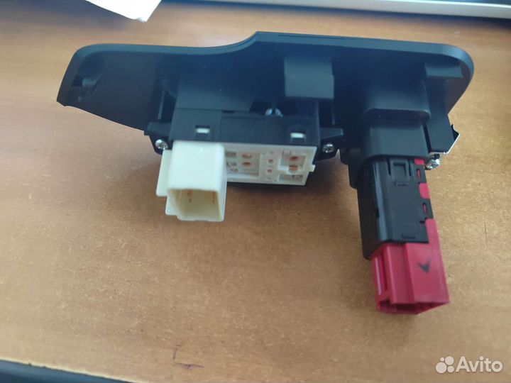 Блок кнопок задней двери правая chevrolet captiva