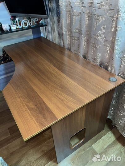 Компьютерный стол