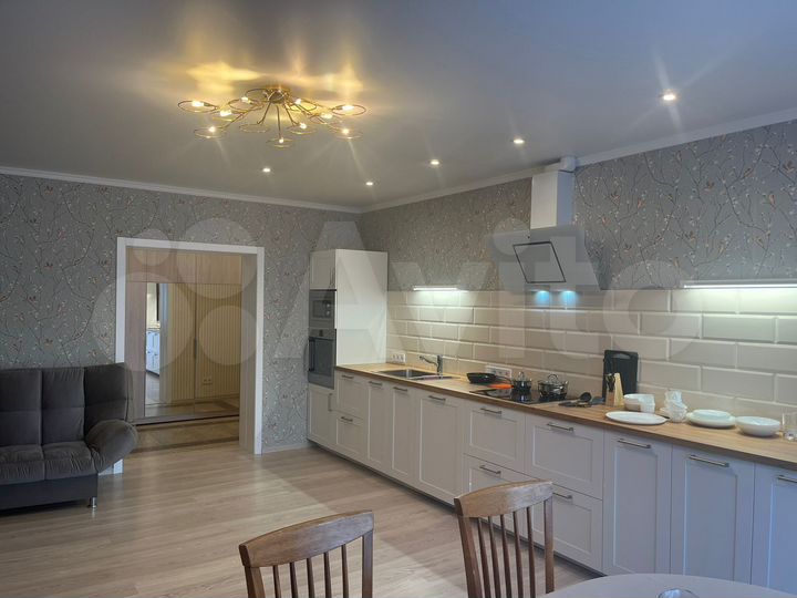 2-к. квартира, 92 м², 2/10 эт.