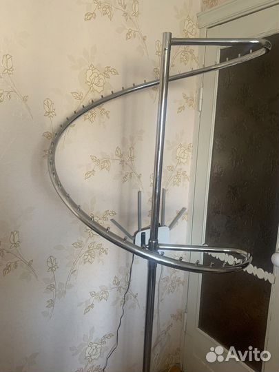 Вешалка для одежды напольная металлическая