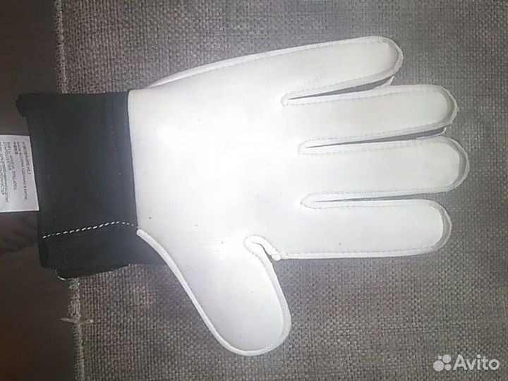 Вратарские перчатки