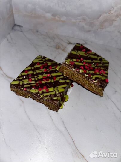 Дубайский шоколад с цветной глазурью