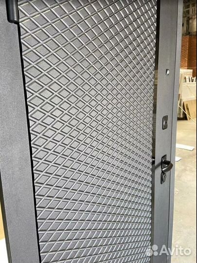 Дверь входная квартирная новая