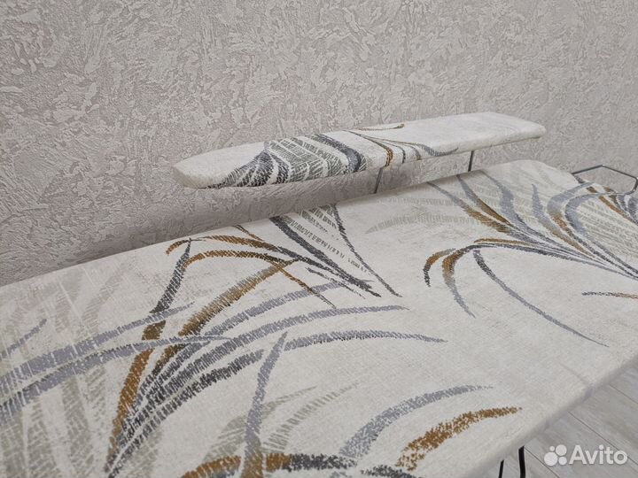 Гладильная доска с подрукавником и розеткой