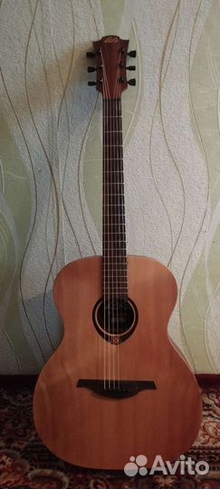 Акустическая гитара