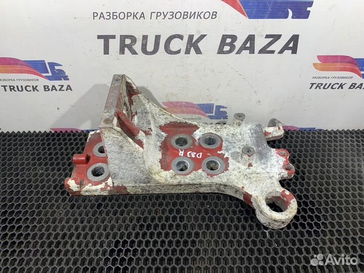 Кронштейн бампера правый