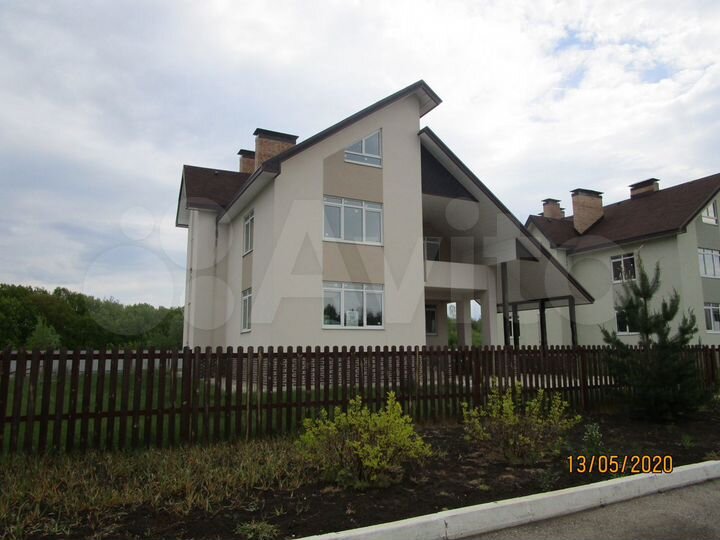 Дом 393,6 м² на участке 9,6 сот.