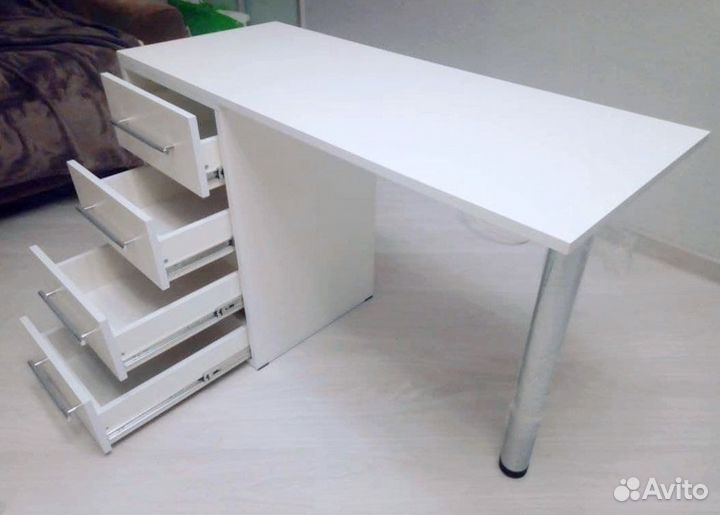 Маникюрный стол складной