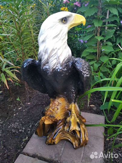 Статуэтка орла