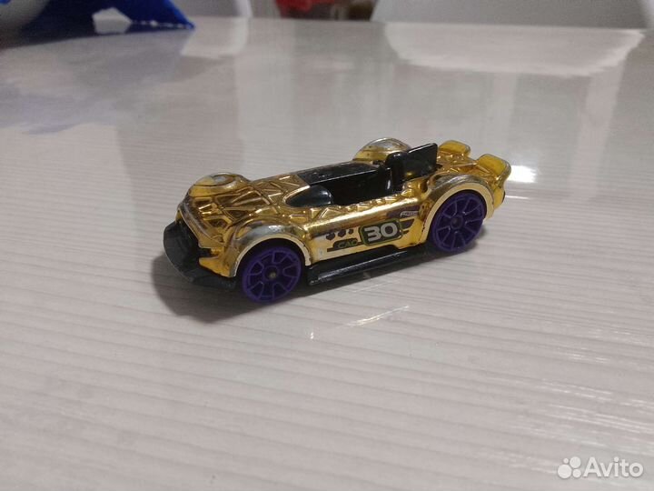 Машинка hotwheels