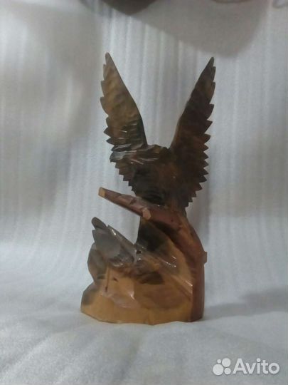 Орлица с орленком статуетка