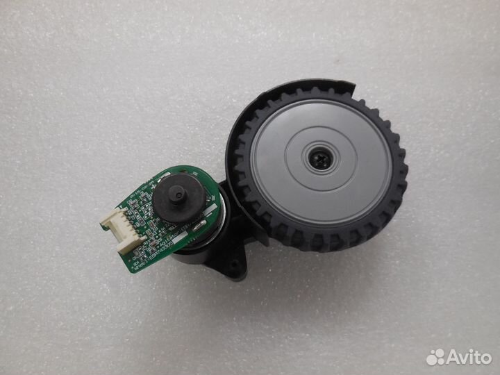 Колесо (правое) робота пылесоса LG (AJW73110401)