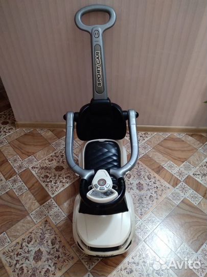 Машина каталка с ручкой