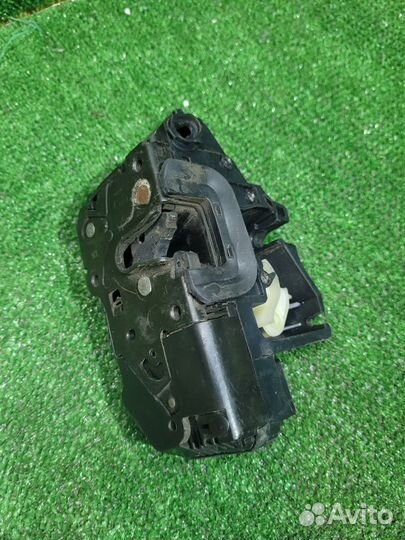 Замок двери передний правый Geely Emgrand Ec7 2013