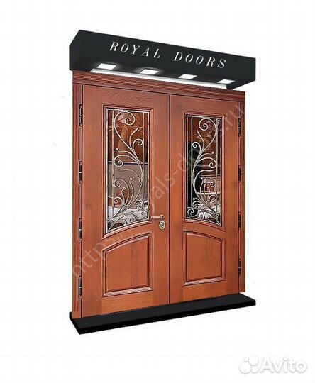 Широкая входная двустворчатая дверь