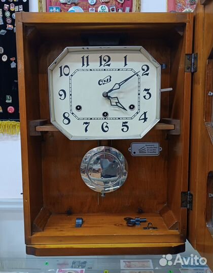 Настенные часы с четвертным боем 