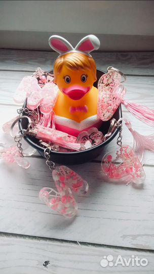 Брелок розового цвета к 14 февраля 