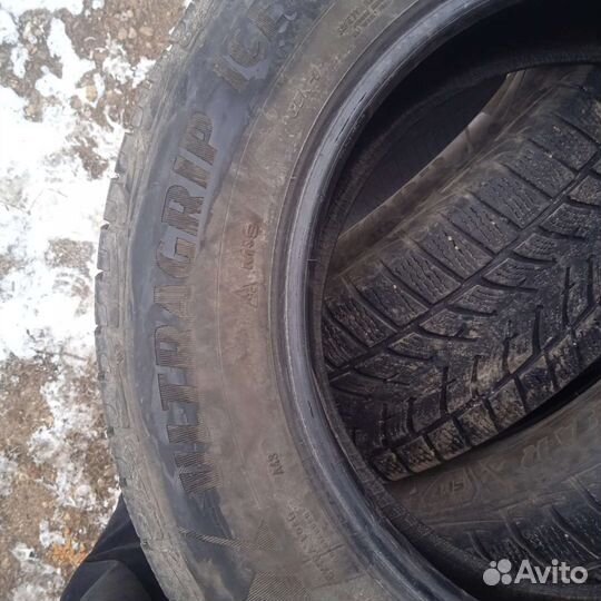 Goodyear UltraGrip Ice 235/65 R17