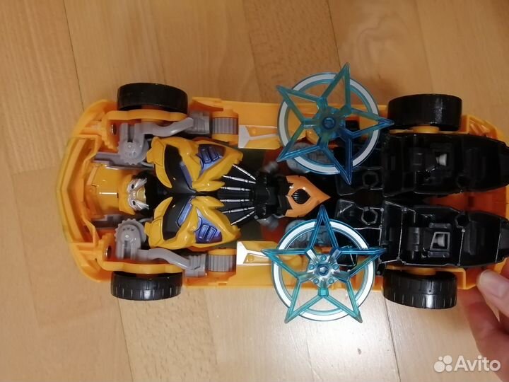 Роботы- трансыормеры (Бамболби, самолеты)