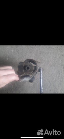 Подушка двигателя левая toyota