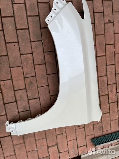 Крыло левое переднее Tayota