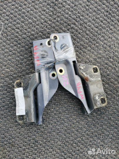 Петля капота Nissan Wingroad Y11