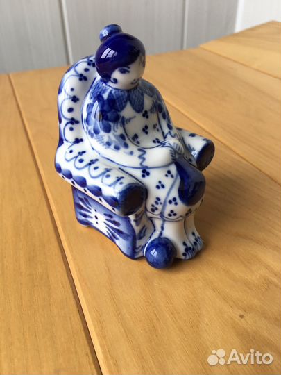 Статуэтка гжель Бабушка вяжет носок Шекма Гжель