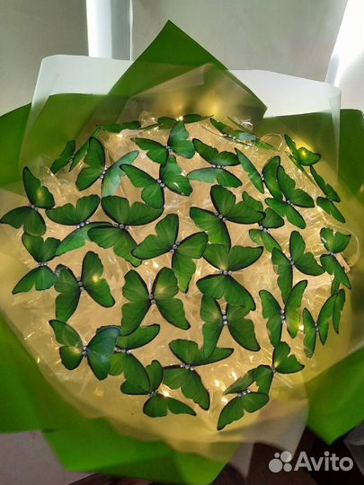 Букет из бабочек гипсофилой конфетами