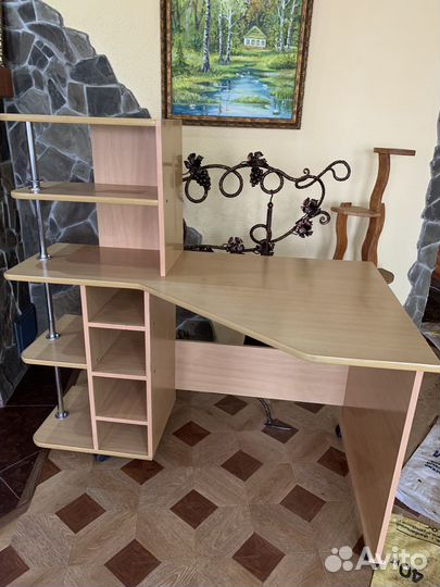 Продается стол компьютерный