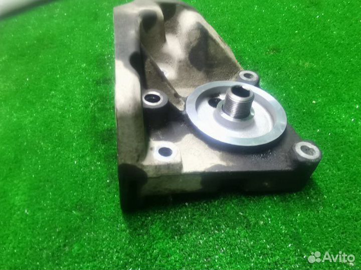 Кронштейн масляного фильтра Ford Focus 2 купе 1.8