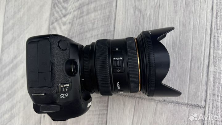 Зеркальный фотоаппарат Canon EOS 5D Mark IV Body