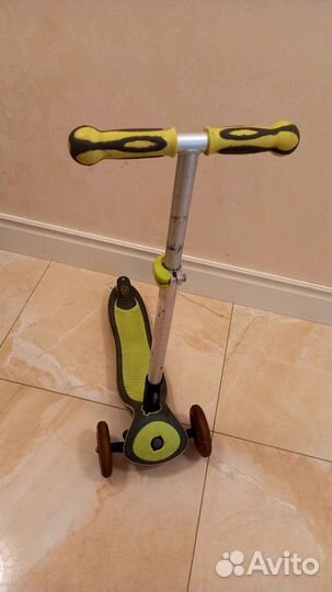 Детский самокат фирмы Clobber