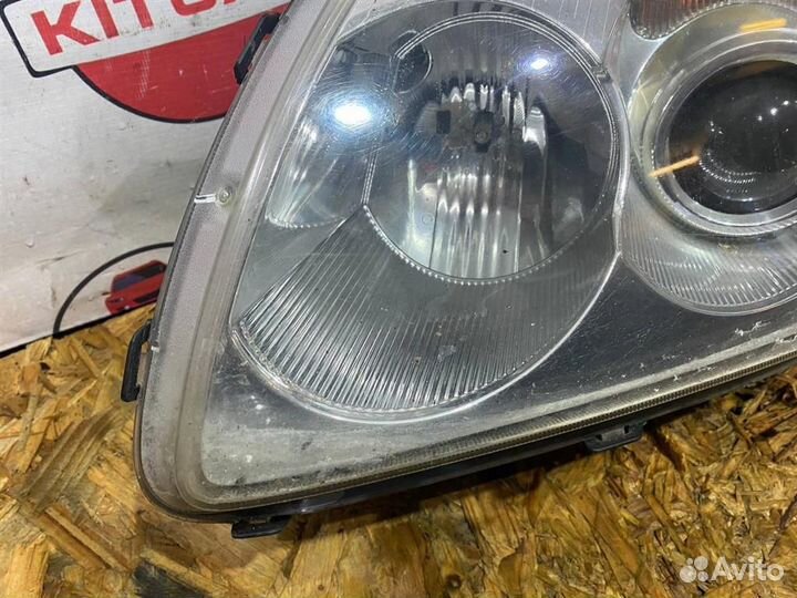 Фара левая Toyota Avensis 2