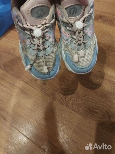 Кроссовки для девочки