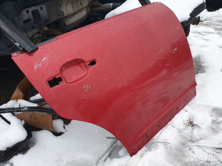 Дверь задняя правая Citroen C4 красная хетчбек с4