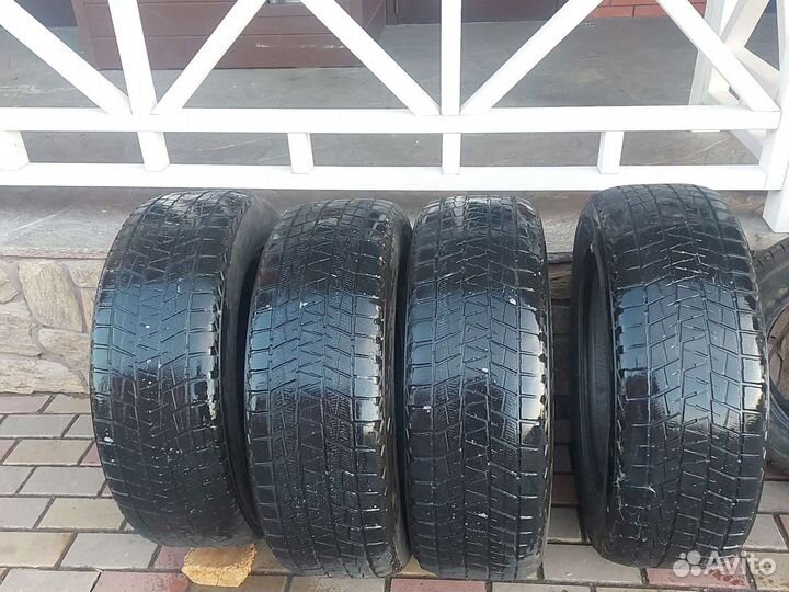 Bridgestone Blizzak DM-V1 235/65 R17