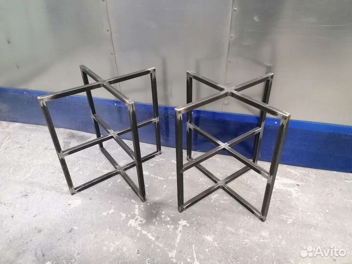 Металлическое подстолье