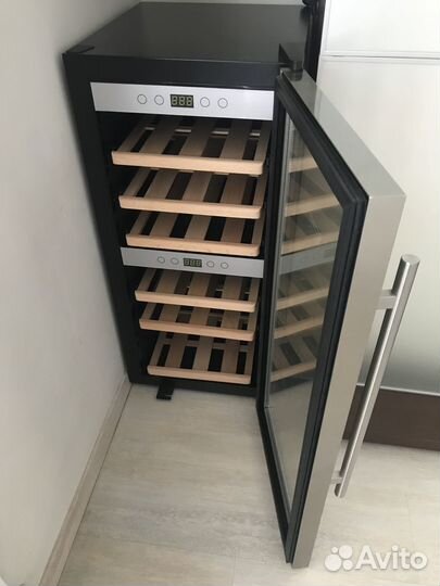 Винный шкаф Caso WineComfort 24