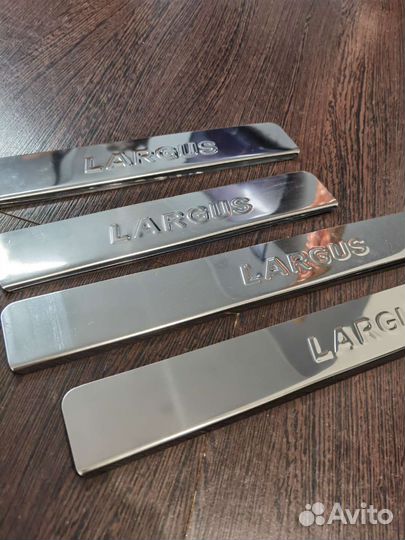 Накладки на пороги LADA largus