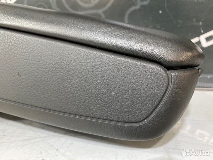 Подлокотник Audi A4 B6 ASN 2004