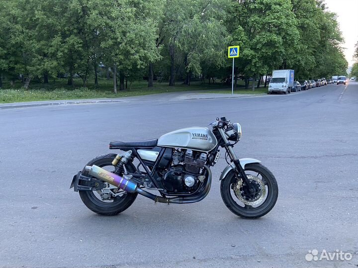 Yamaha XJR400 caferacer
